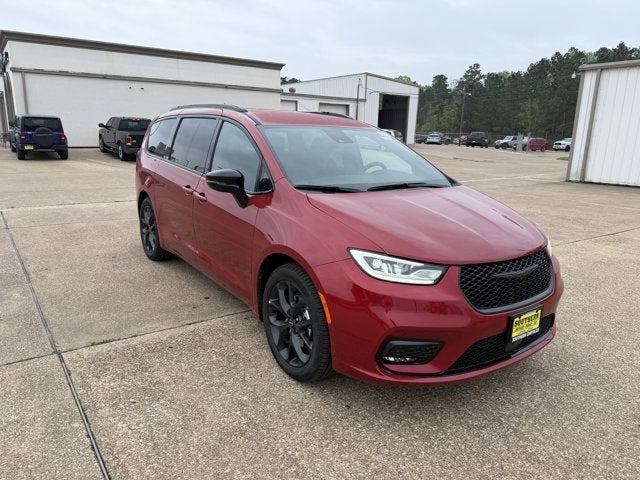 2026 Chrysler Pacifica PACIFICA SELECT in Red Hot Pearl-Coat Exterior Paint — front three-quarter view