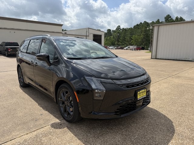 2027 Chrysler Pacifica PACIFICA LIMITED in Diamond Black Crystal Pearl-Coat Exterior Paint — front three-quarter view